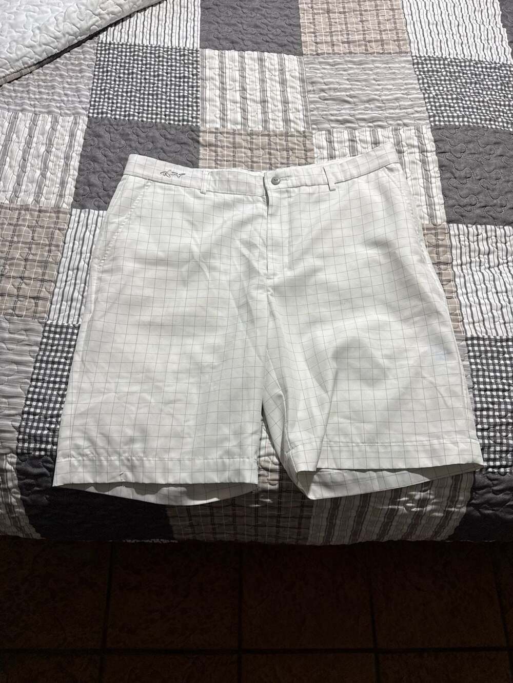 Greg Norman Men's White Grid Checkered Performance Golf Shorts Size 36